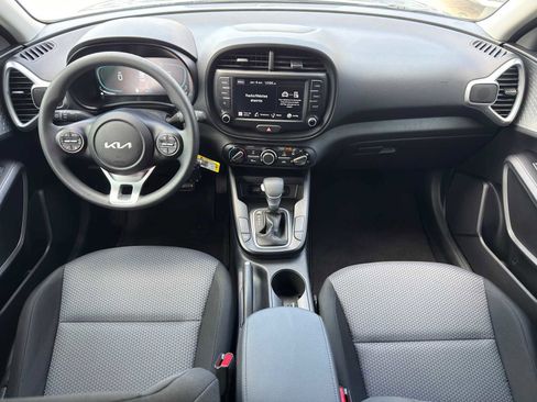 Certified 2025 Kia Soul LX w/ LX Technology Package FWD image 22