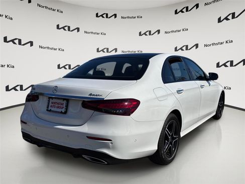 Used 2022 Mercedes-Benz E 350 4MATIC Sedan w/ AMG Line Exterior image 4