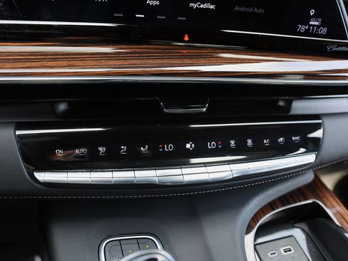 Used 2023 Cadillac Escalade Premium Luxury image 31