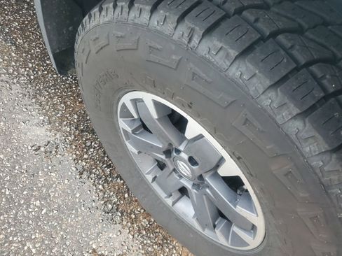 Used 2015 Nissan Frontier PRO-4X image 5