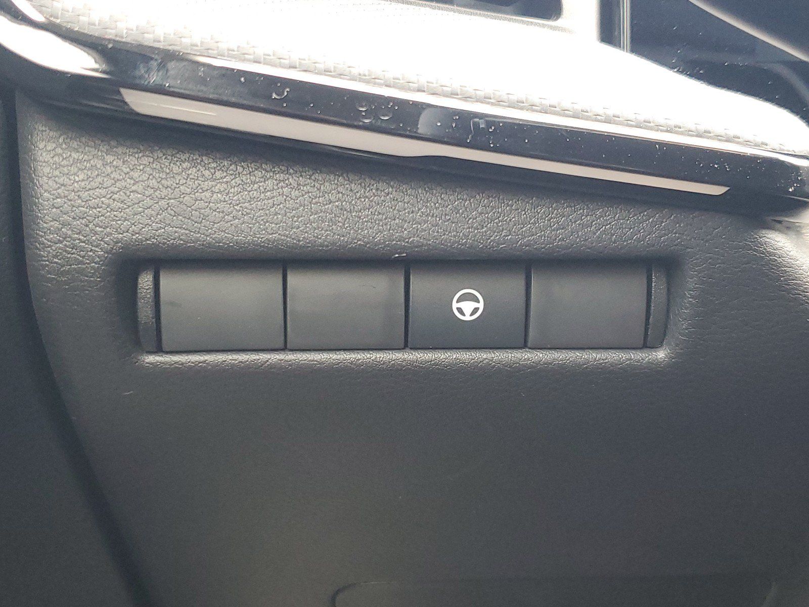 Certified 2025 Nissan Kicks SR AWD/4WD image 26