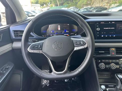 Used 2024 Volkswagen Taos SE image 11