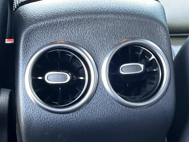 Used 2023 Mercedes-Benz GLB 250 4MATIC image 17