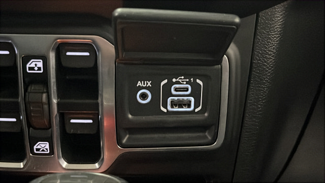 Used 2023 Jeep Gladiator Sport AWD/4WD image 33