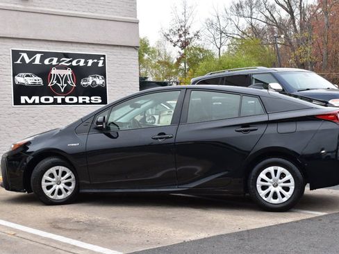 Used 2022 Toyota Prius LE image 3