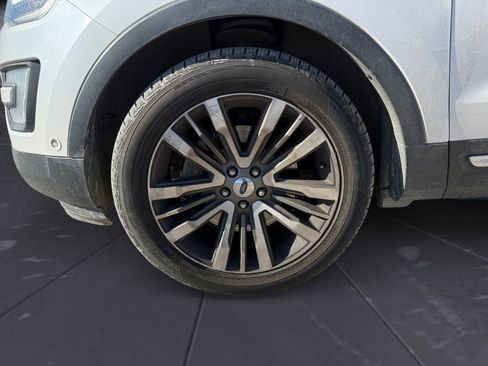 Used 2017 Ford Explorer Platinum image 14