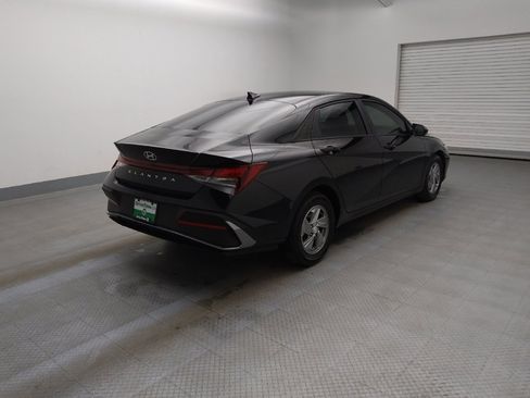 Used 2025 Hyundai Elantra SE image 9