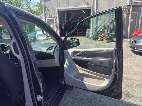 Used 2013 Dodge Grand Caravan SE FWD image 26