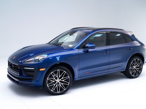 Certified 2026 Porsche Macan AWD/4WD image 1