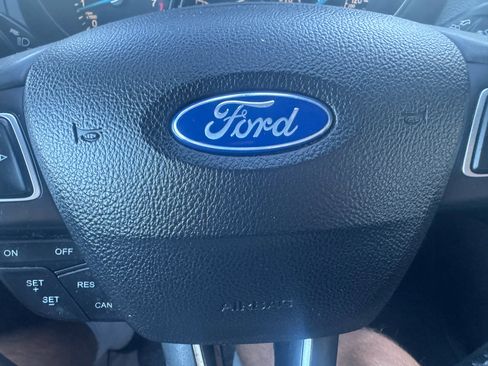 Used 2015 Ford Focus SE w/ SE Winter Package image 19