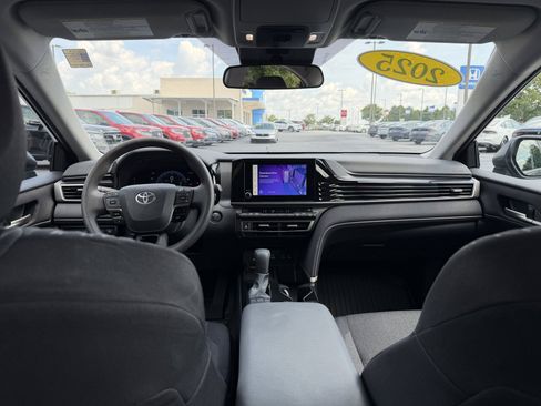 Used 2025 Toyota Camry LE FWD image 18