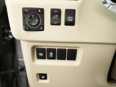 Used 2015 Lexus GX 460 w/ Premium Package AWD/4WD image 32