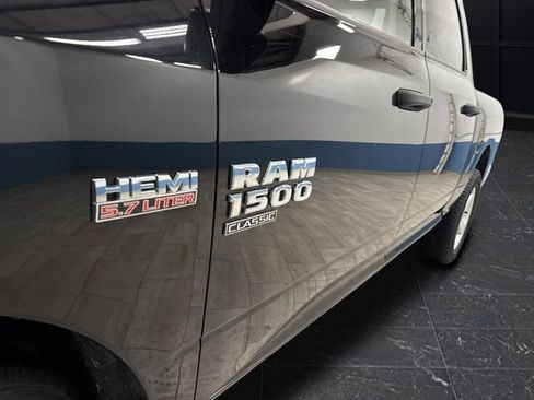 Used 2022 RAM 1500 Classic SLT image 33