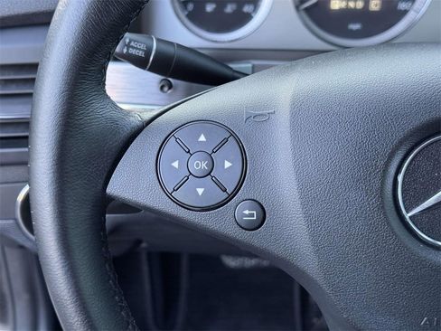 Used 2010 Mercedes-Benz GLK 350 4MATIC image 9