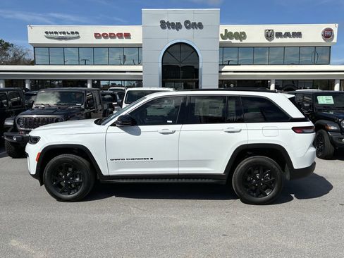 New 2026 Jeep Grand Cherokee Altitude AWD/4WD image 8