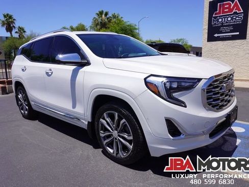 Used 2020 GMC Terrain Denali w/ Denali Premium Package FWD image 2