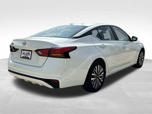 Used 2025 Nissan Altima 2.5 SV FWD image 9
