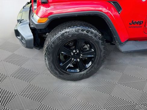 Used 2022 Jeep Wrangler Unlimited Sahara AWD/4WD image 35