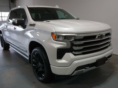 Used 2023 Chevrolet Silverado 1500 High Country w/ Technology Package image 5