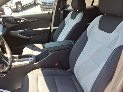 Certified 2025 Chevrolet Trax RS w/ Driver Confidence Package FWD image 10