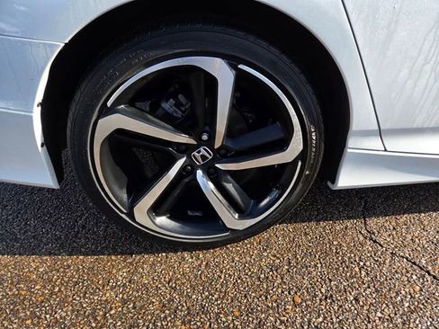 Used 2021 Honda Accord Sport image 9