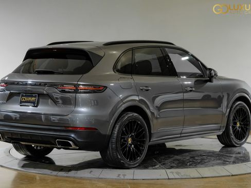 Used 2023 Porsche Cayenne Platinum Edition AWD/4WD image 10