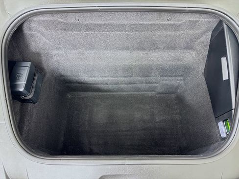 Certified 2025 Porsche 911 Carrera RWD image 33