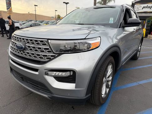 Used 2024 Ford Explorer Limited image 3