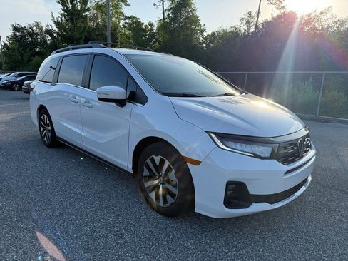 Used 2025 Honda Odyssey EX-L image 3