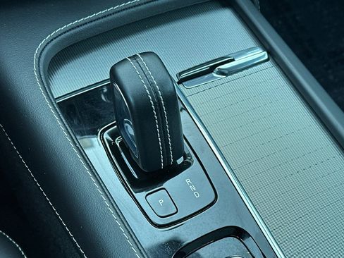 Used 2022 Volvo XC90 T8 R-Design image 25