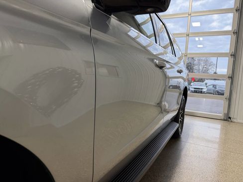 Used 2024 Ford Expedition Max XLT image 4