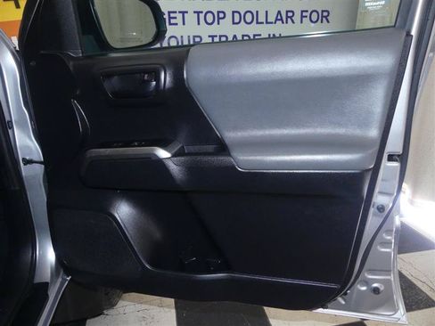 Used 2021 Toyota Tacoma SR5 AWD/4WD image 22