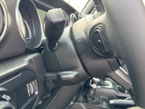 Used 2023 Jeep Gladiator Willys image 45