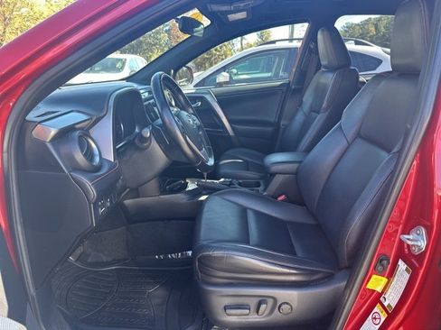 Used 2016 Toyota RAV4 SE image 13