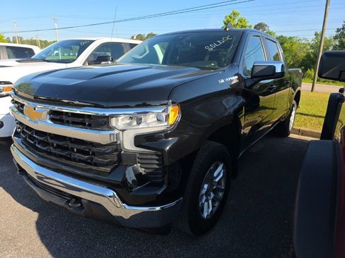Used 2023 Chevrolet Silverado 1500 LT AWD/4WD image 2