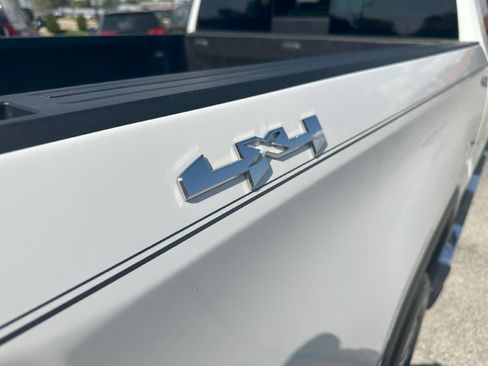 Used 2019 GMC Sierra 1500 SLT w/ SLT Premium Package image 9