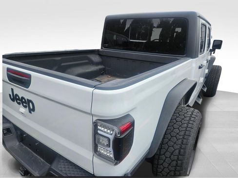 Used 2021 Jeep Gladiator Sport image 2