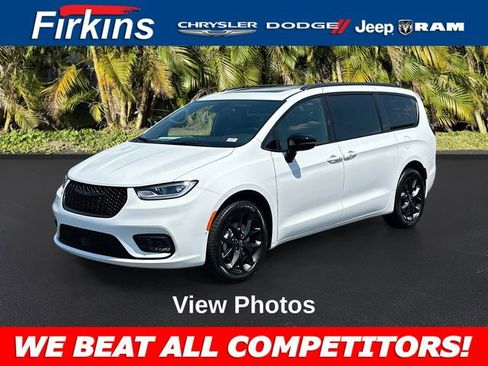 New 2026 Chrysler Pacifica Limited w/ S Appearance Package image 1