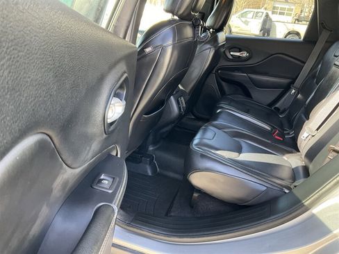 Used 2016 Jeep Cherokee Limited image 16