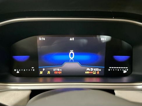 Certified 2025 Volkswagen Taos SE image 8