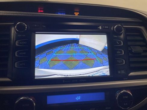 Used 2017 Toyota Highlander SE AWD/4WD image 17