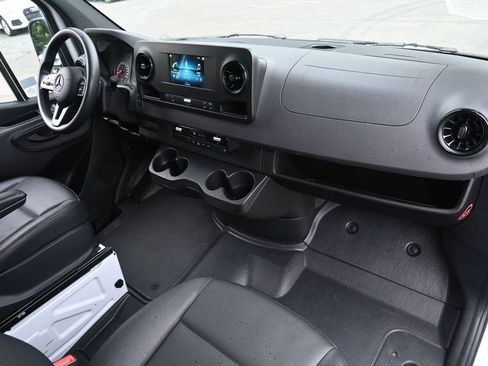 Used 2023 Mercedes-Benz Sprinter 2500 image 19