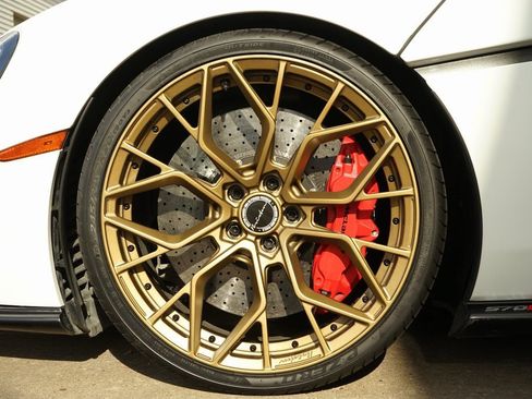 Used 2019 McLaren 570S Spider image 30