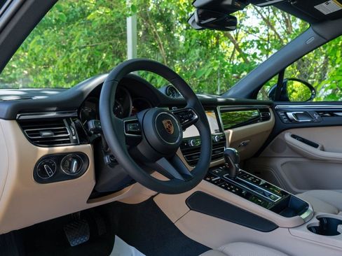 Used 2026 Porsche Macan AWD/4WD image 5