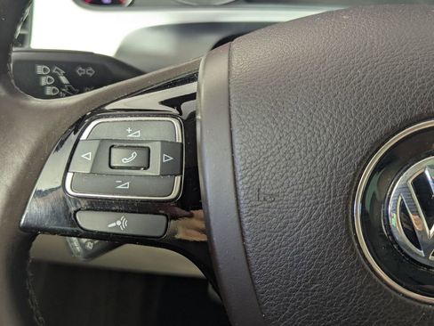Used 2012 Volkswagen Touareg Sport AWD/4WD image 37