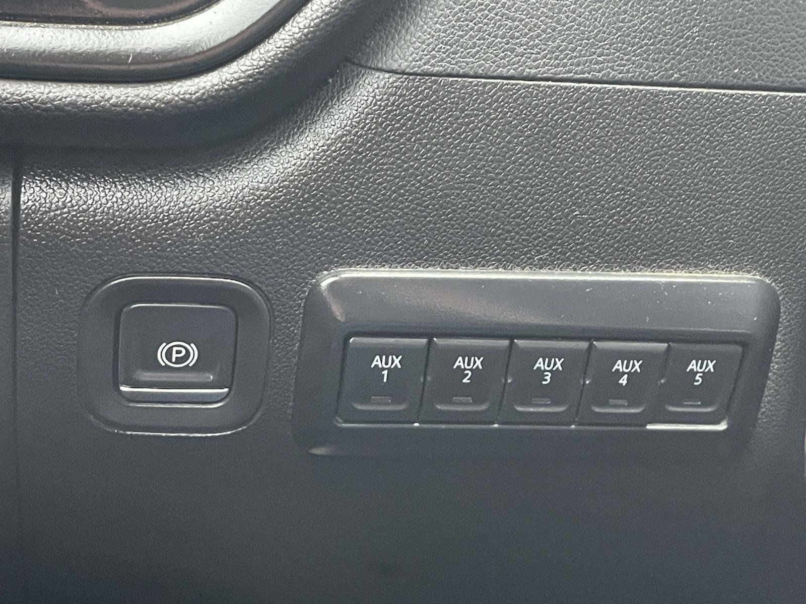 Used 2025 Chevrolet Silverado 3500 W/T w/ WT Convenience Package AWD/4WD image 28
