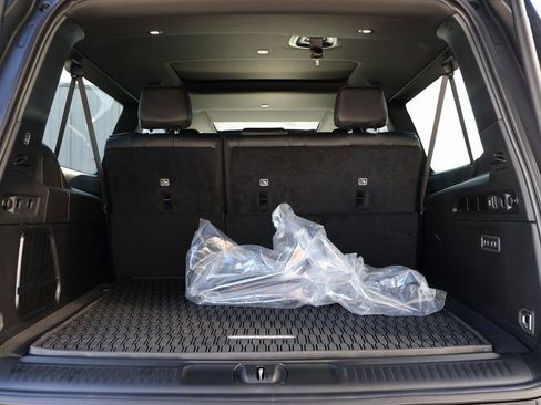 New 2025 Jeep Wagoneer L Series II AWD/4WD image 15