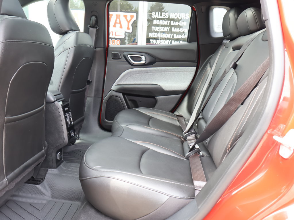 Used 2024 Jeep Compass Latitude w/ Sun and Sound Group AWD/4WD image 26