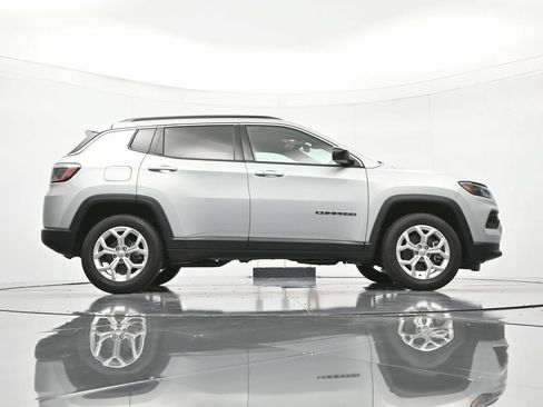 Used 2024 Jeep Compass Latitude AWD/4WD image 38