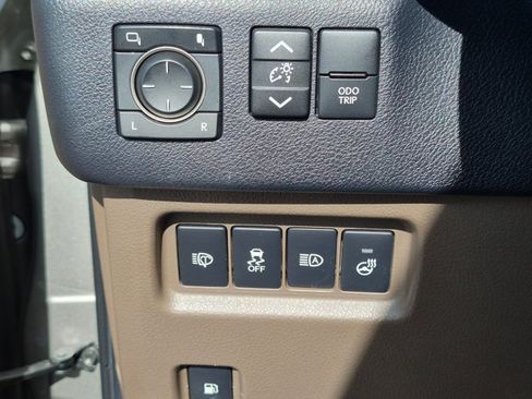 Used 2023 Lexus GX 460 Premium w/ Accessory Package AWD/4WD image 10